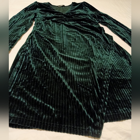 Shein Green Velvet Dress - Picture 2 of 5